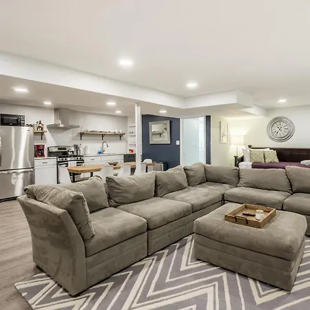 Adults Only - Walk To The United Center! Modern Touches Surround You - Check Out The Open Staircase! Apts