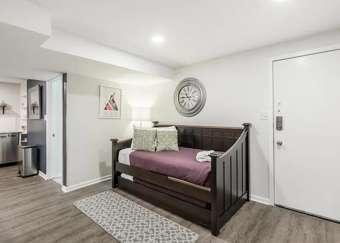 Apartment Adults Only - Walk To The United Center! Modern Touches Surround - Check Out The Open Staircase! Apts *