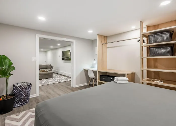 Apartment Adults Only - Walk To The United Center! Modern Touches Surround - Check Out The Open Staircase! Apts *