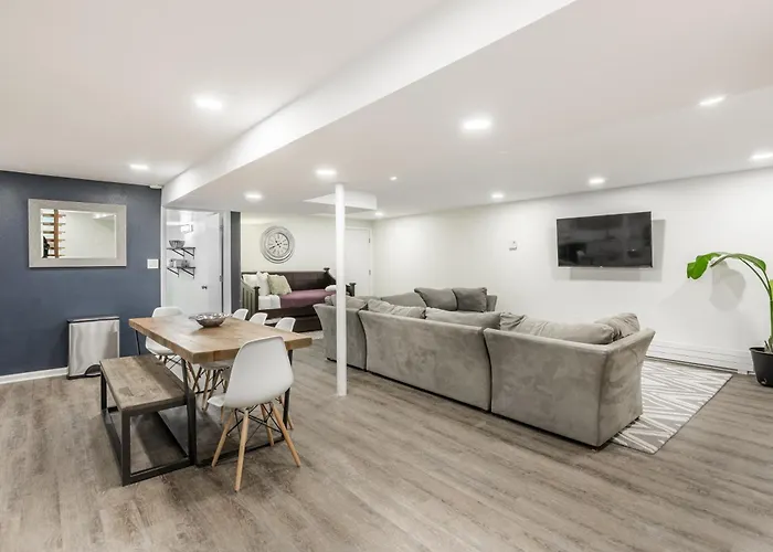 Adults Only - Walk To The United Center! Modern Touches Surround - Check Out The Open Staircase! Apts Chicago