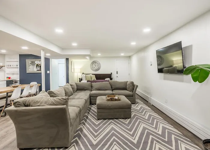 Adults Only - Walk To The United Center! Modern Touches Surround - Check Out The Open Staircase! Apts Apartment Chicago