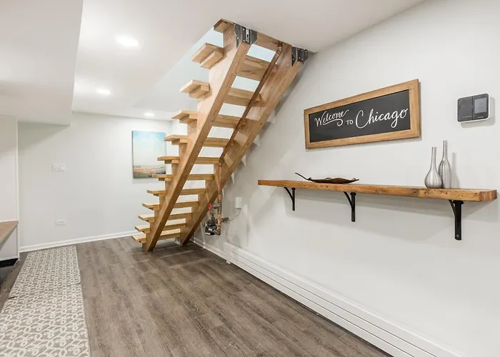 Apartment Adults Only - Walk To The United Center! Modern Touches Surround - Check Out The Open Staircase! Apts Chicago