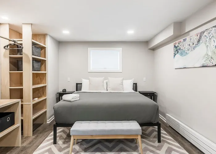 Adults Only - Walk To The United Center! Modern Touches Surround - Check Out The Open Staircase! Apts Apartment Chicago
